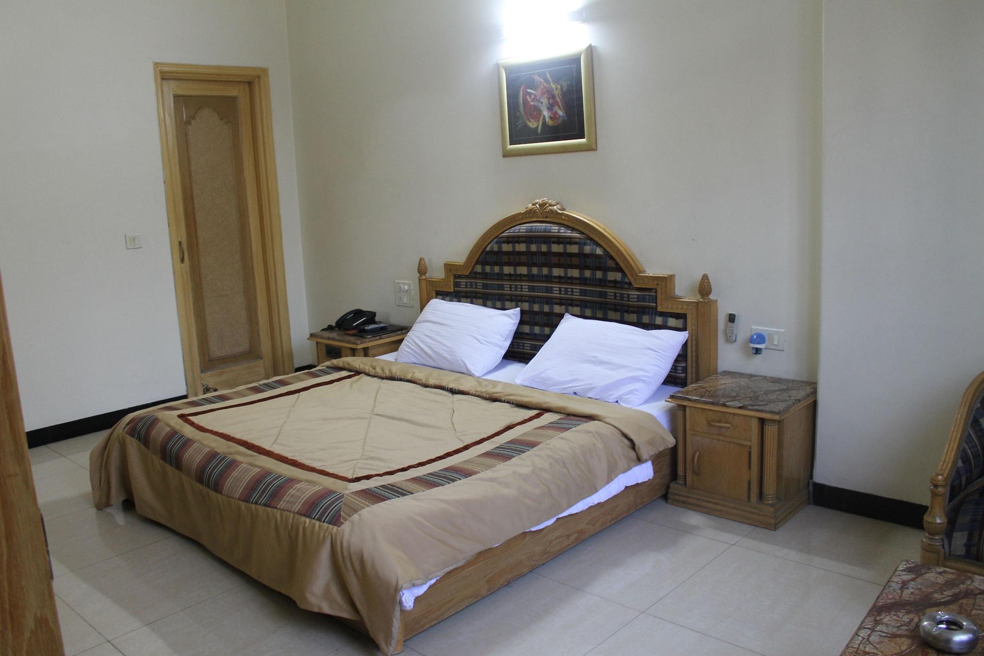 Hotel Sunstar Residency Делі Екстер'єр фото