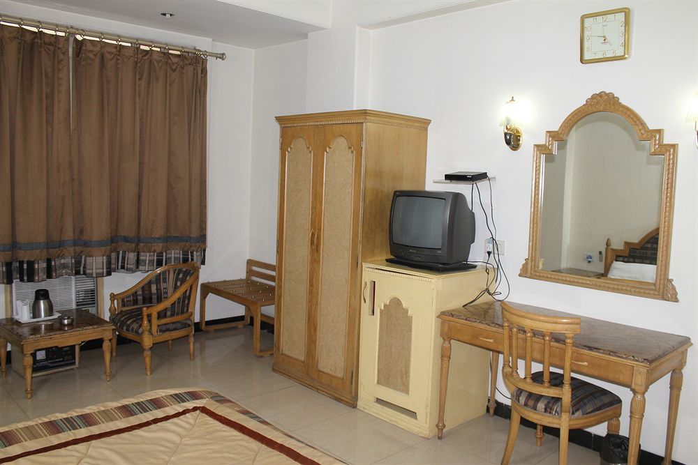 Hotel Sunstar Residency Делі Екстер'єр фото