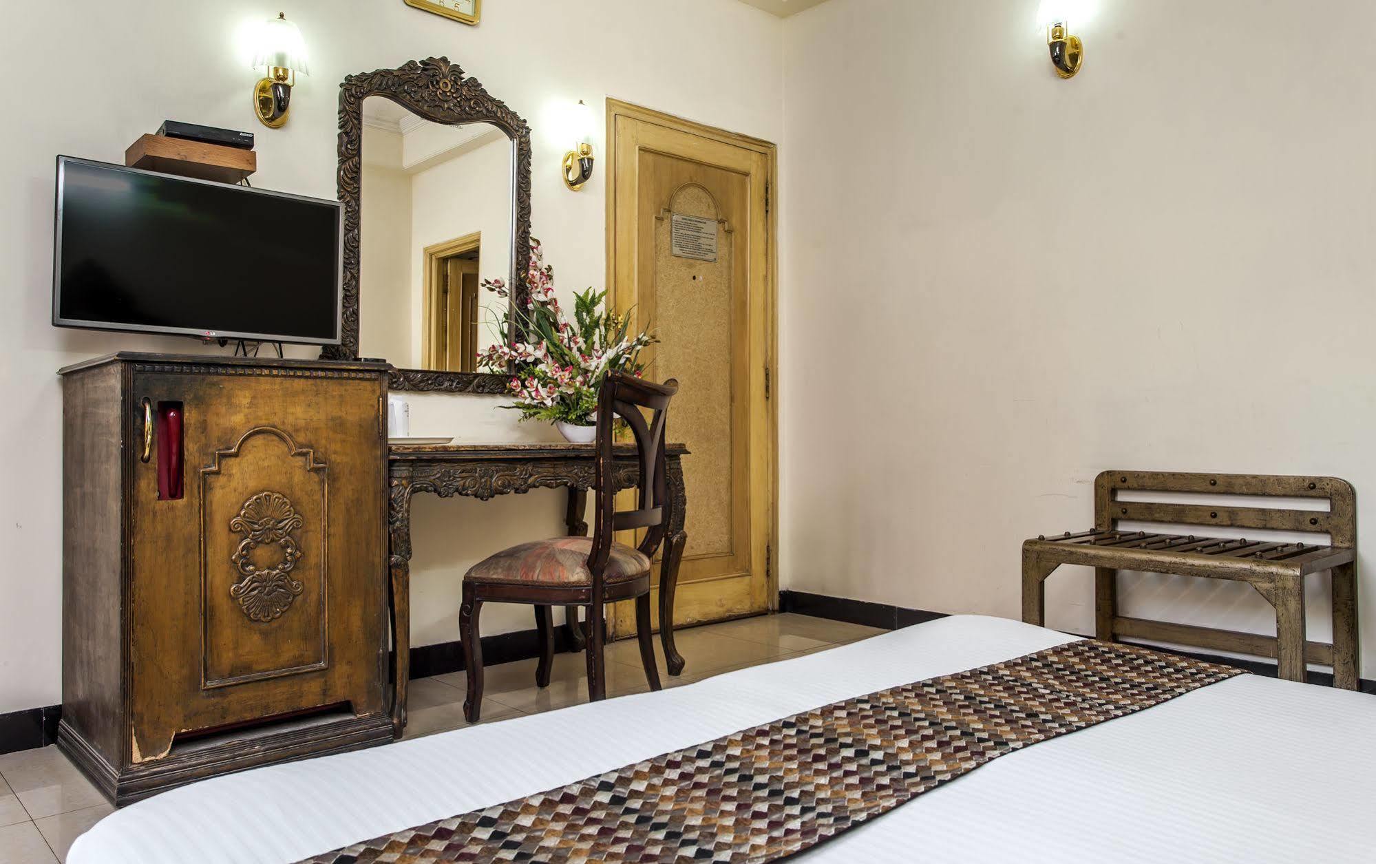 Hotel Sunstar Residency Делі Екстер'єр фото