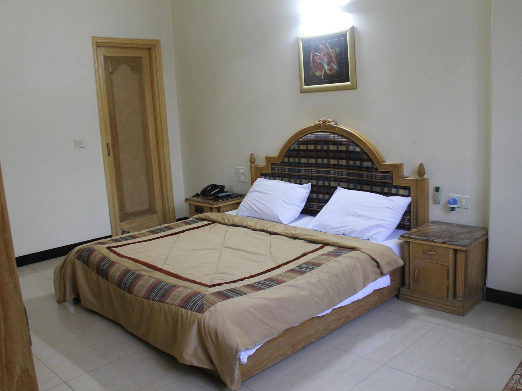 Hotel Sunstar Residency Делі Екстер'єр фото