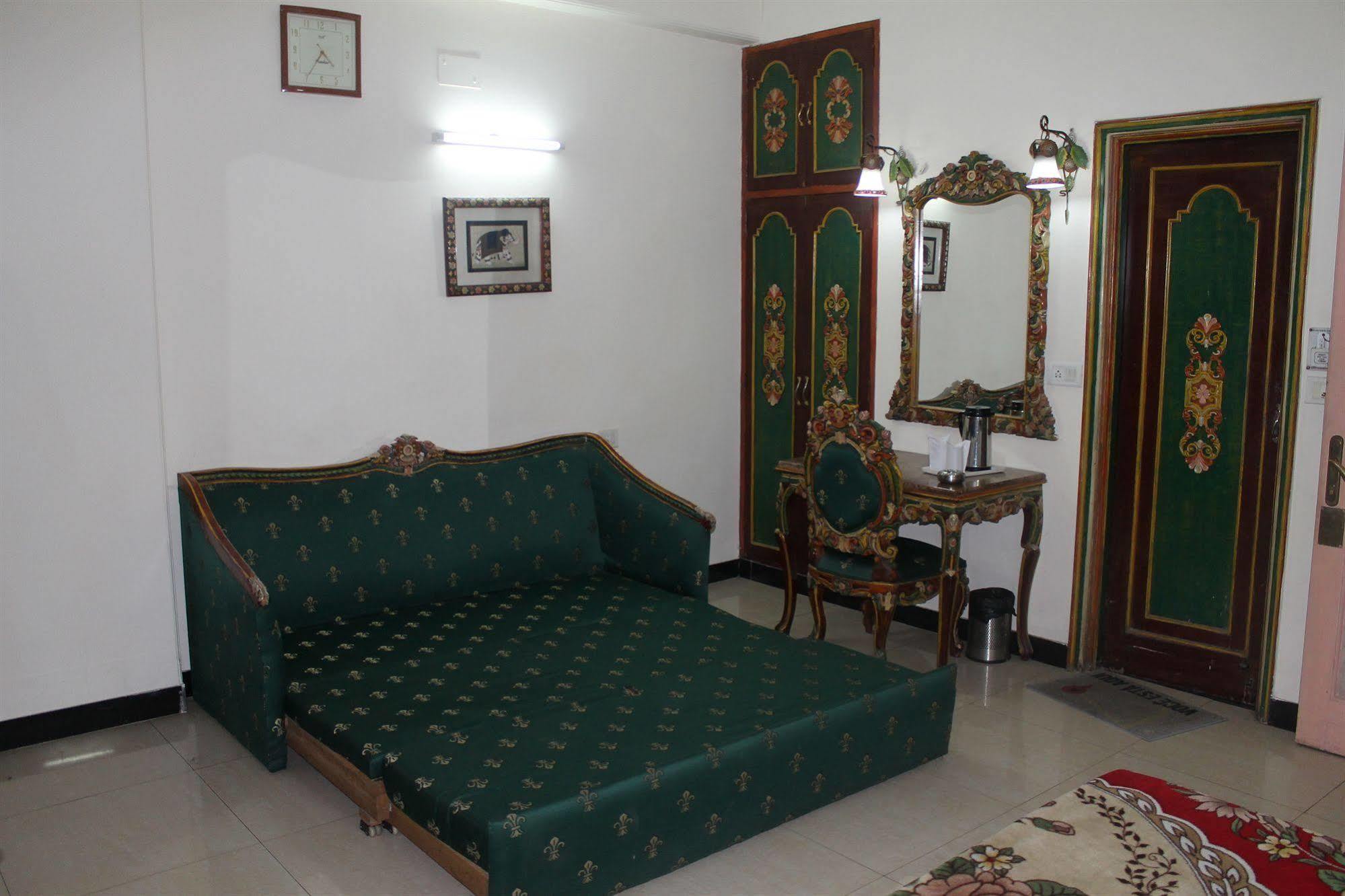 Hotel Sunstar Residency Делі Екстер'єр фото