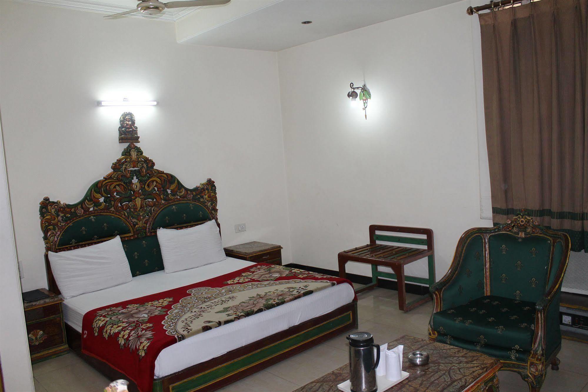 Hotel Sunstar Residency Делі Екстер'єр фото