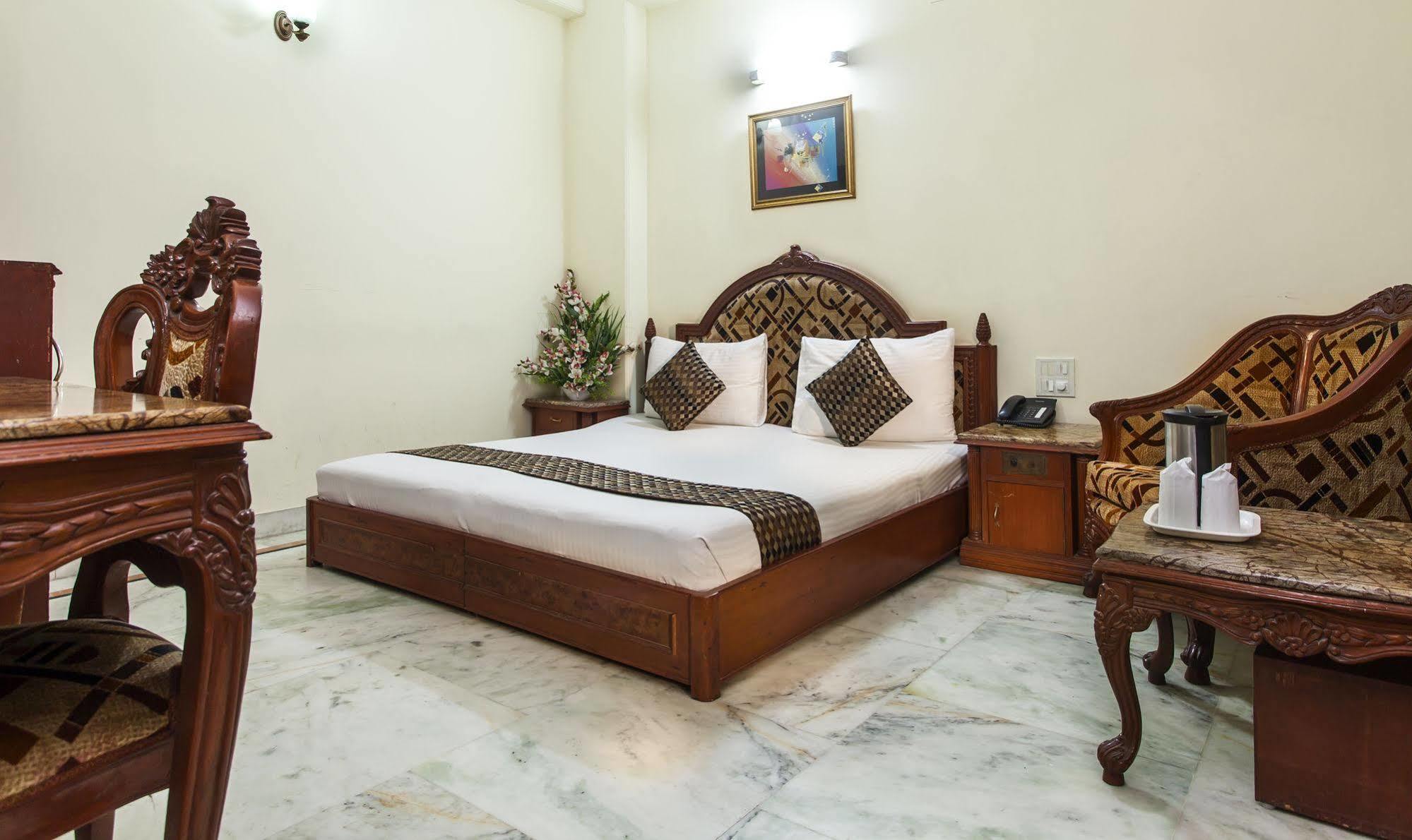 Hotel Sunstar Residency Делі Екстер'єр фото