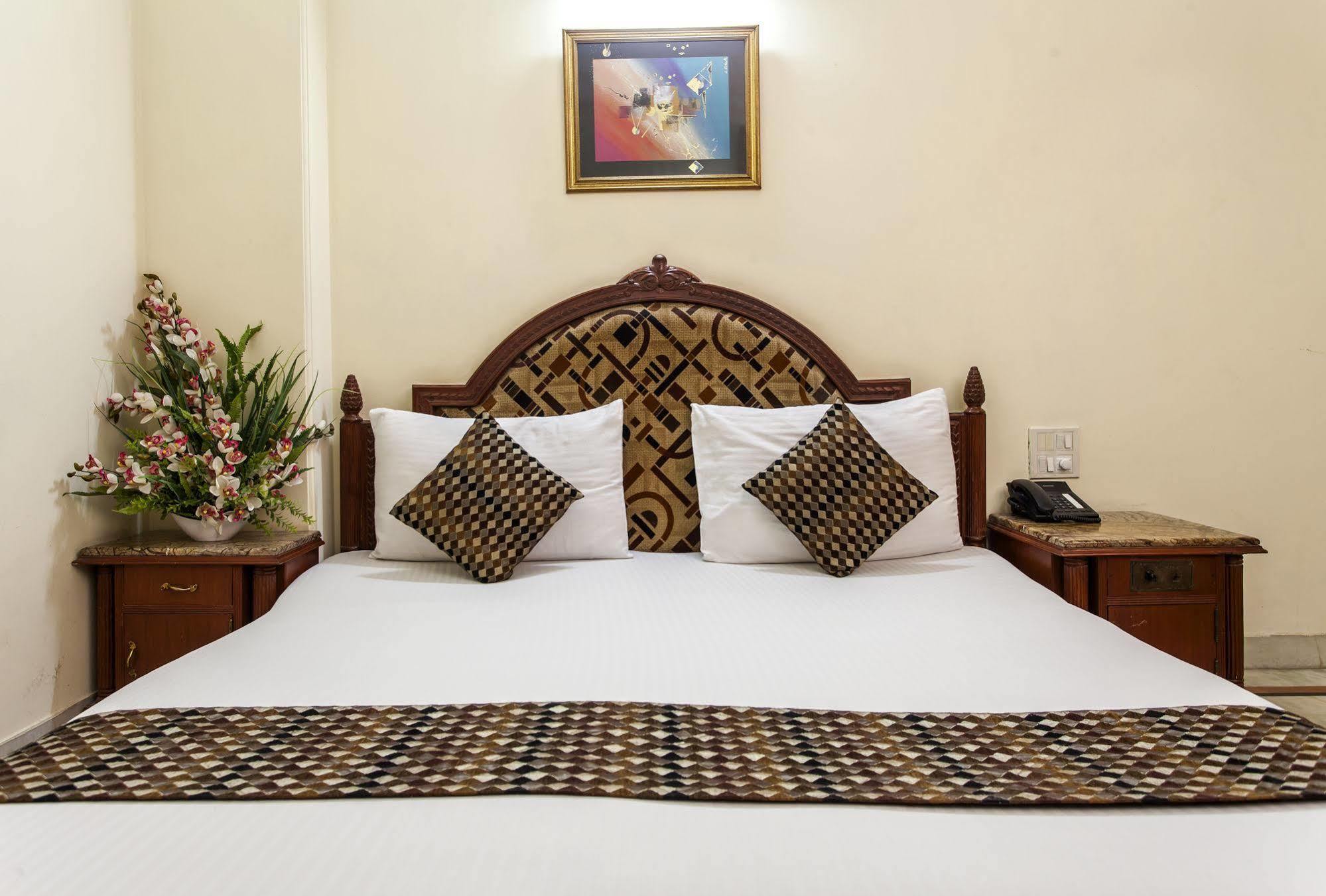 Hotel Sunstar Residency Делі Екстер'єр фото