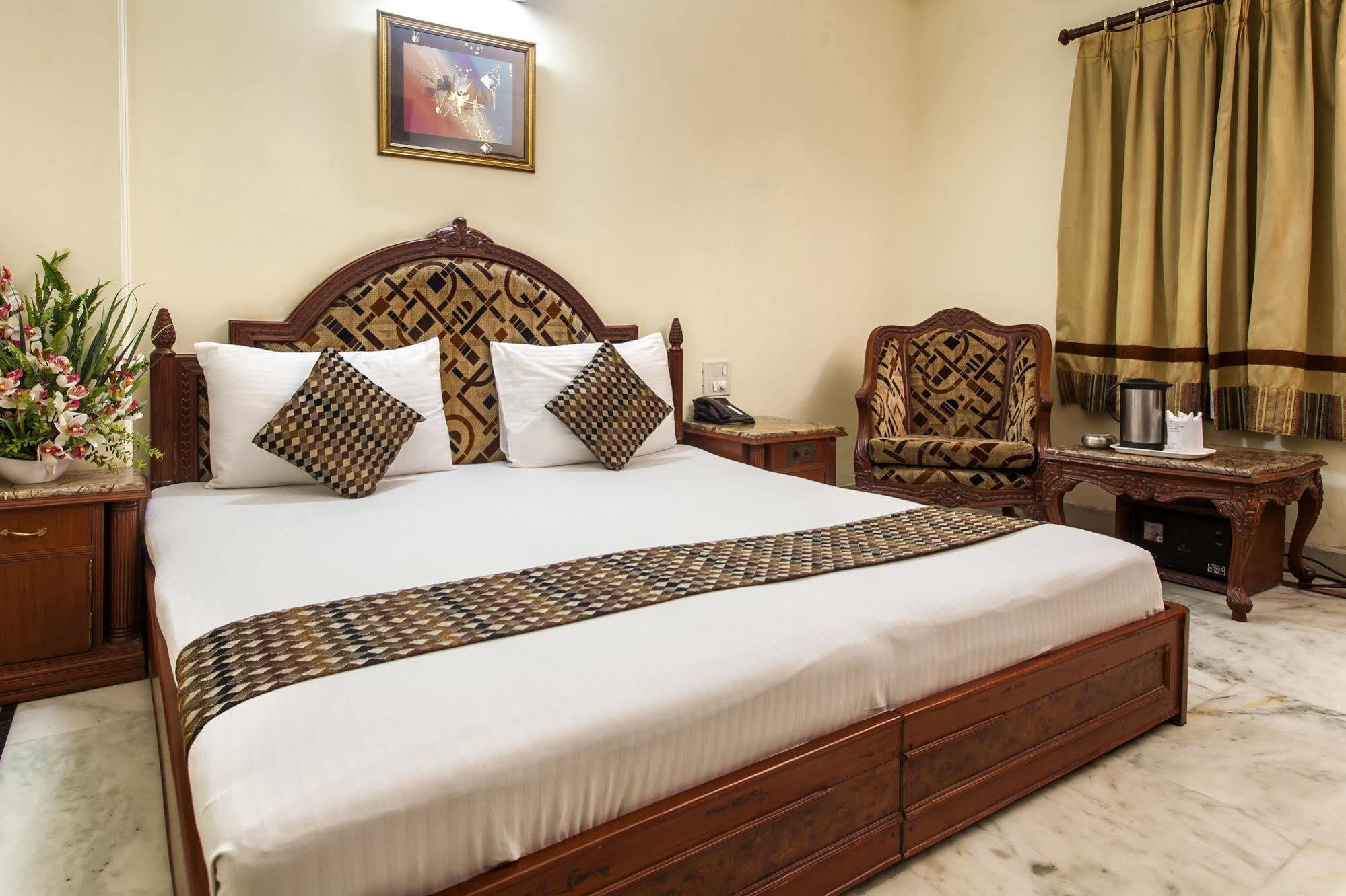 Hotel Sunstar Residency Делі Екстер'єр фото