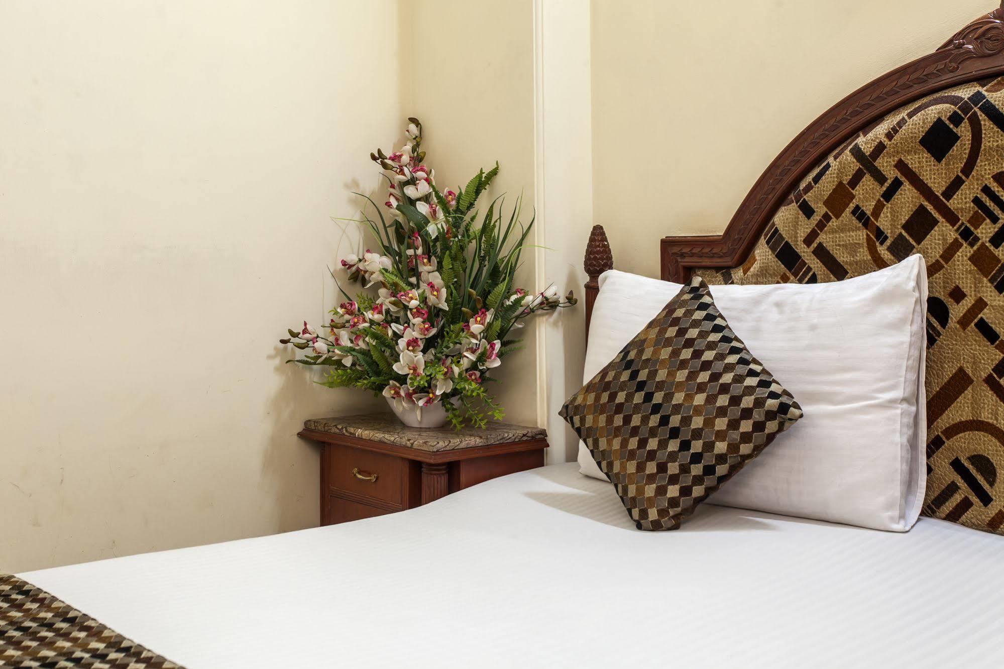 Hotel Sunstar Residency Делі Екстер'єр фото