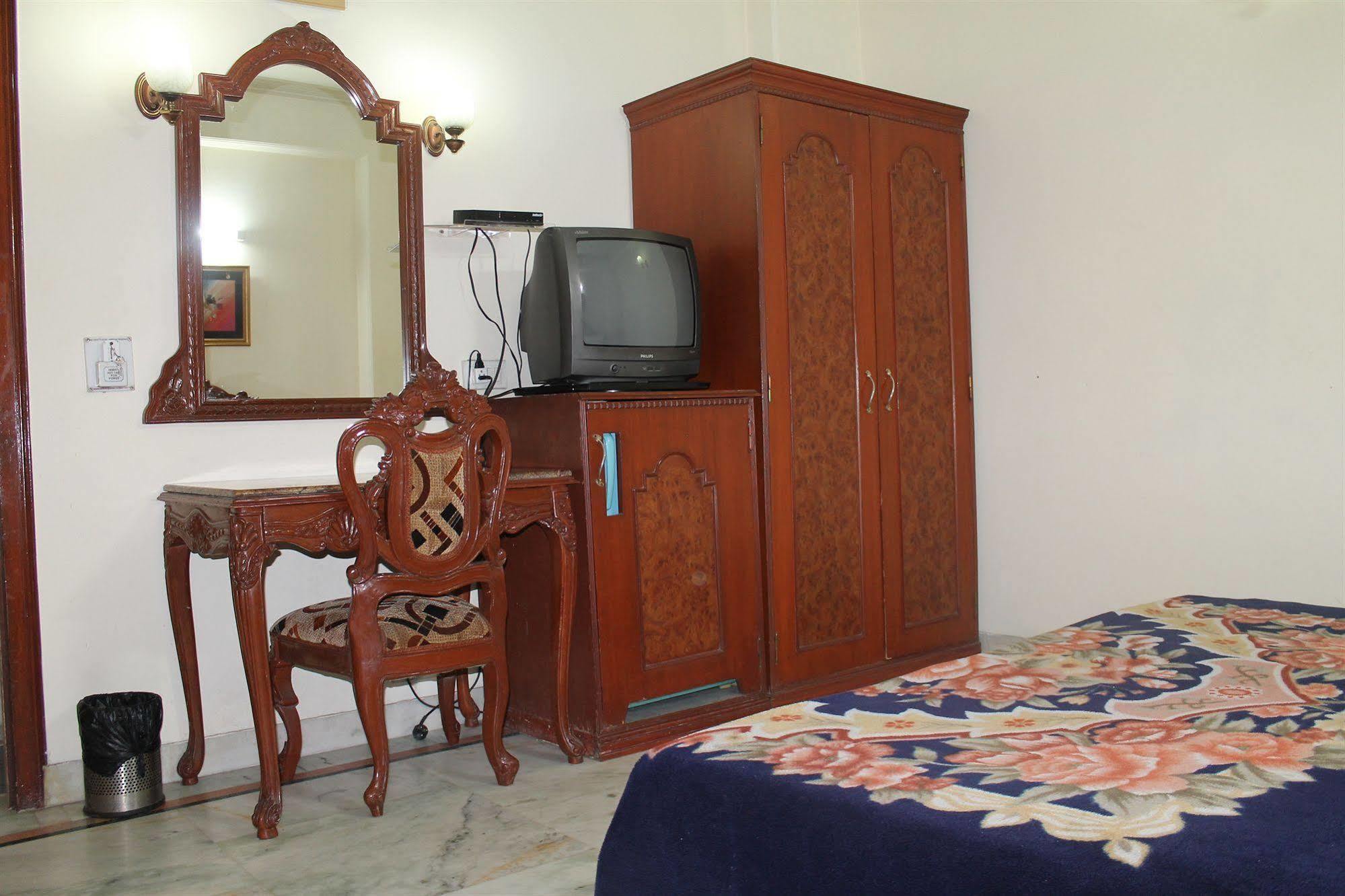 Hotel Sunstar Residency Делі Екстер'єр фото