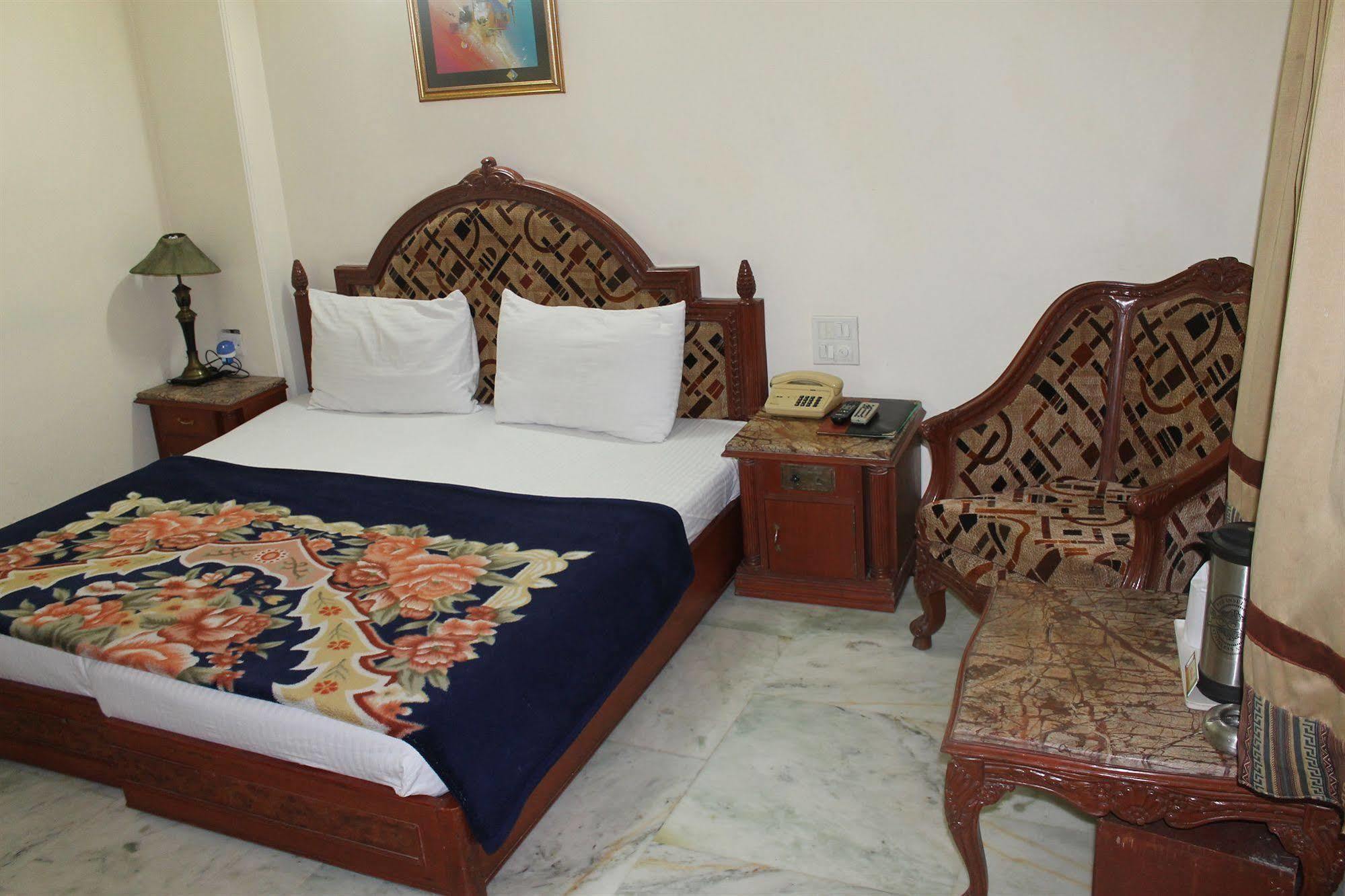 Hotel Sunstar Residency Делі Екстер'єр фото